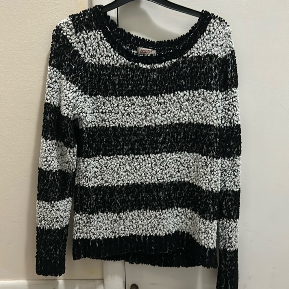 Women’s very fluffy sweater, black and white, 78% polyester